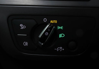 Подержанный автомобиль Audi Q7 2015 года (32 фото)