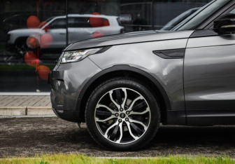 Подержанный автомобиль Land Rover Discovery 2019 года (10 фото)