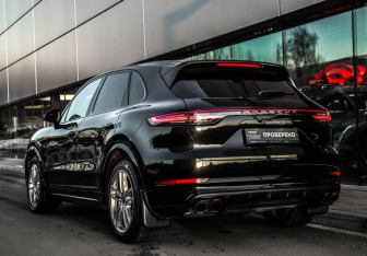 Подержанный автомобиль Porsche Cayenne 2019 года (7 фото)