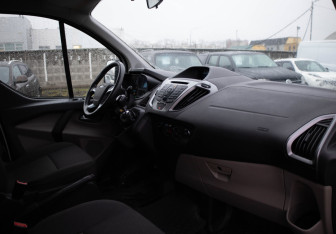 Подержанный автомобиль Ford Tourneo Custom 2014 года (12 фото)