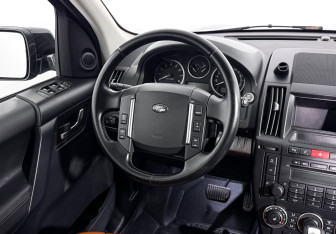 Подержанный автомобиль Land Rover Freelander 2012 года (15 фото)