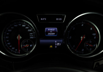 Подержанный автомобиль Mercedes-Benz GLE 2016 года (32 фото)