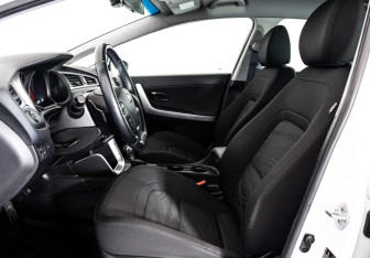 Подержанный автомобиль Kia Ceed Hatchback 2017 года (18 фото)