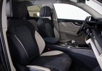 Подержанный автомобиль Hongqi HS5 2024 года (12 фото)