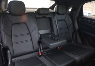 Подержанный автомобиль Porsche Cayenne 2019 года (30 фото)