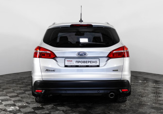 Подержанный автомобиль Ford Focus Wagon 2018 года (6 фото)
