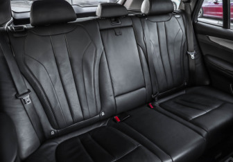 Подержанный автомобиль BMW X5 2015 года (30 фото)