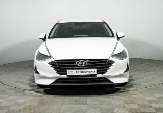 Подержанный автомобиль Hyundai Sonata 2020 года (2 фото)