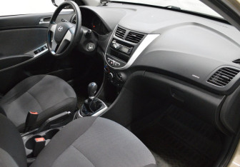 Подержанный автомобиль Hyundai Solaris Sedan 2011 года (12 фото)