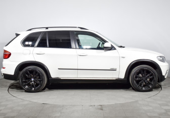Подержанный автомобиль BMW X5 2012 года (4 фото)