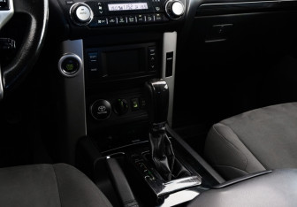 Подержанный автомобиль Toyota Land Cruiser Prado 2013 года (14 фото)