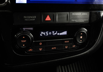 Подержанный автомобиль Mitsubishi Outlander 2016 года (16 фото)