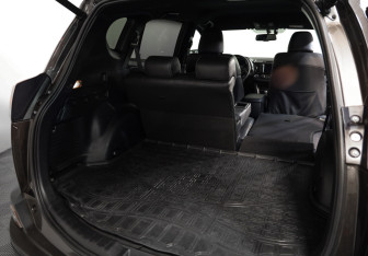 Подержанный автомобиль Toyota RAV4 2019 года (28 фото)