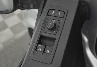 Подержанный автомобиль Volkswagen Caravelle 2018 года (18 фото)