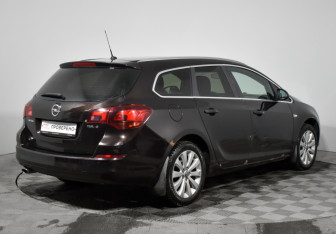 Подержанный автомобиль Opel Astra Wagon 2012 года (5 фото)