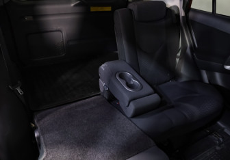 Подержанный автомобиль Toyota RAV4 2011 года (26 фото)