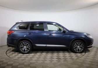 Подержанный автомобиль Mitsubishi Outlander 2018 года (4 фото)