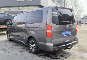 Подержанный автомобиль Toyota ProAce 2018 года (6 фото)