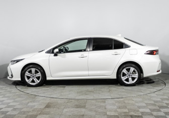 Подержанный автомобиль Toyota Corolla Sedan 2019 года (8 фото)