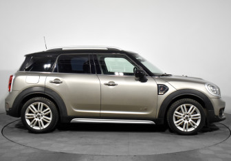 Подержанный автомобиль MINI Countryman 2019 года (4 фото)