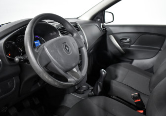 Подержанный автомобиль Renault Logan Sedan 2018 года (9 фото)