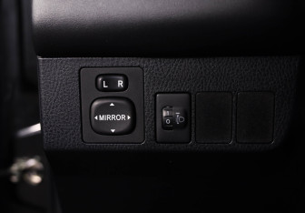 Подержанный автомобиль Toyota RAV4 2015 года (19 фото)