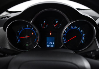 Подержанный автомобиль Chevrolet Cruze Sedan 2014 года (17 фото)