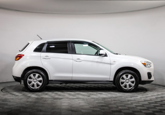 Подержанный автомобиль Mitsubishi ASX 2014 года (4 фото)