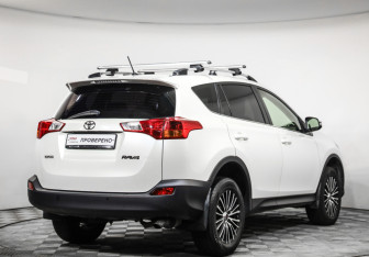 Подержанный автомобиль Toyota RAV4 2013 года (5 фото)
