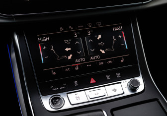 Подержанный автомобиль Audi Q8 2021 года (16 фото)