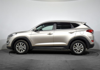 Подержанный автомобиль Hyundai Tucson 2017 года (8 фото)