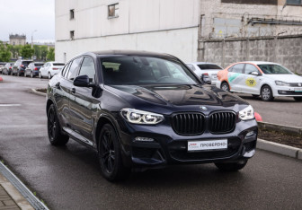 Подержанный автомобиль BMW X4 2019 года (5 фото)