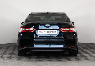 Подержанный автомобиль Toyota Camry Sedan 2020 года (8 фото)