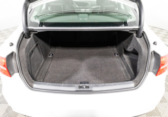 Подержанный автомобиль Audi A4 Sedan 2014 года (16 фото)