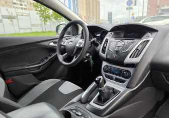 Подержанный автомобиль Ford Focus Sedan 2013 года (8 фото)