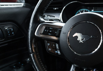 Подержанный автомобиль Ford Mustang Convertible 2019 года (30 фото)