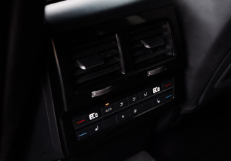Подержанный автомобиль Volkswagen Touareg 2020 года (24 фото)