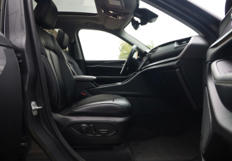 Подержанный автомобиль Jeep Grand Cherokee 2022 года (31 фото)