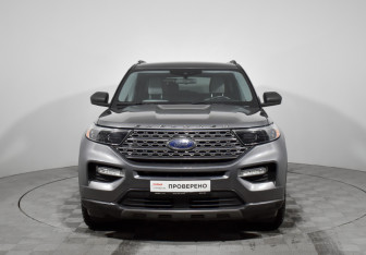 Подержанный автомобиль Ford Explorer 2021 года (2 фото)