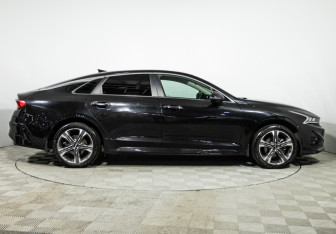 Подержанный автомобиль Kia K5 2021 года (4 фото)
