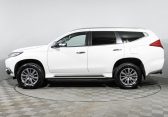 Подержанный автомобиль Mitsubishi Pajero Sport 2019 года (8 фото)