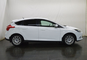 Подержанный автомобиль Ford Focus Hatchback 2013 года (4 фото)
