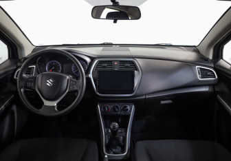 Подержанный автомобиль Suzuki SX4 Hatchback 2017 года (8 фото)