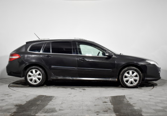 Подержанный автомобиль Renault Laguna Wagon 2009 года (4 фото)