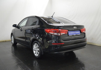 Подержанный автомобиль Kia Rio Sedan 2016 года (7 фото)