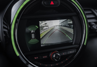 Подержанный автомобиль MINI Hatch 2020 года (16 фото)