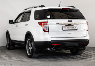 Подержанный автомобиль Ford Explorer 2012 года (7 фото)