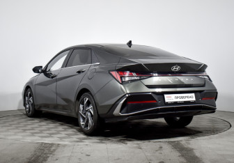 Подержанный автомобиль Hyundai Elantra Sedan 2024 года (7 фото)