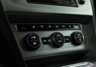 Подержанный автомобиль Volkswagen Passat Sedan 2017 года (16 фото)