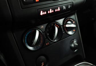 Подержанный автомобиль Nissan Qashqai 2007 года (15 фото)